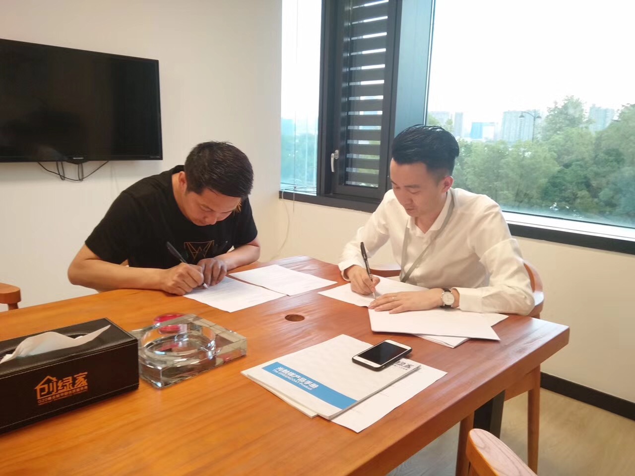 熱烈祝賀成都劉總簽約創(chuàng)綠家！