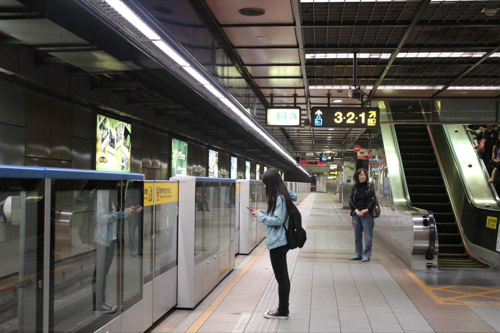 地鐵公交等公共場(chǎng)合空氣污染突出，市民盼望杭州室內(nèi)空氣檢測(cè)機(jī)構(gòu)進(jìn)行檢測(cè)