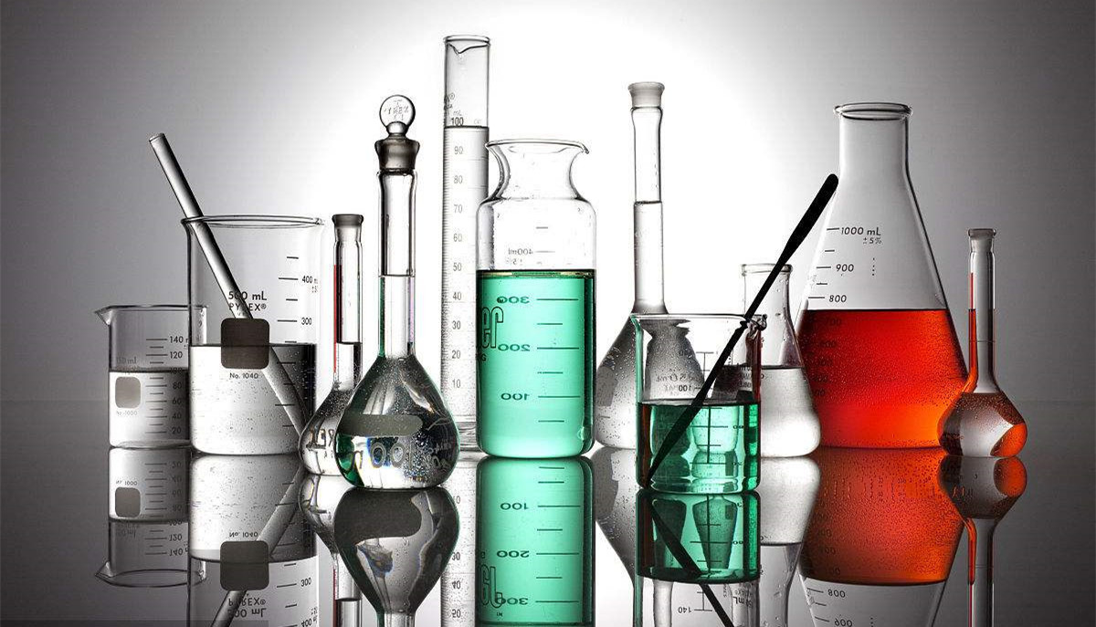 廚房水管破裂傳出刺鼻性氣味，原以為是鄰居家甲醛超標(biāo)，沒想到是“絕命毒師”