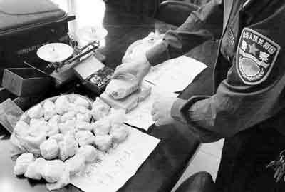 廚房水管破裂傳出刺鼻性氣味，原以為是鄰居家甲醛超標(biāo)，沒想到是“絕命毒師”