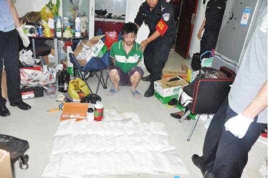 廚房水管破裂傳出刺鼻性氣味，原以為是鄰居家甲醛超標(biāo)，沒想到是“絕命毒師”