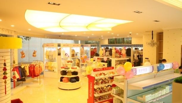 剛開業(yè)四個月的小店關(guān)門歇業(yè)，原因有兩點：一是甲醛超標(biāo)了5倍多，二是老板娘因此流產(chǎn)了……