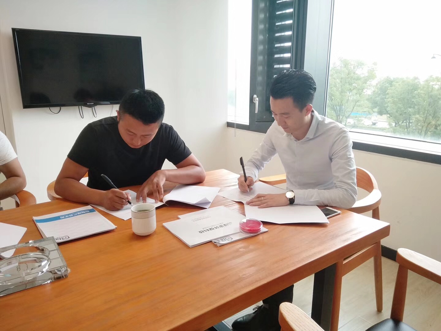 熱烈祝賀江總簽約創(chuàng)綠家欽州市區(qū)級(jí)代理！