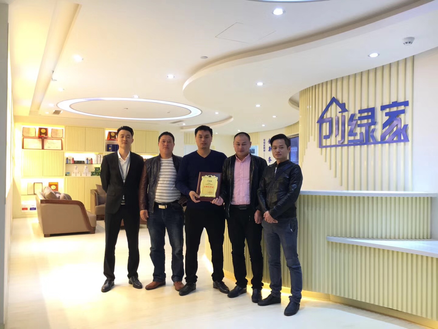 熱烈祝賀周總簽約創(chuàng)綠家鷹潭市區(qū)級代理！