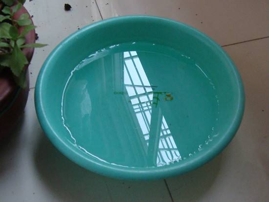 裝修完僅靠兩盆冷水就能除甲醛？這個(gè)說法連網(wǎng)友都出來辟謠！大家別再相信了！