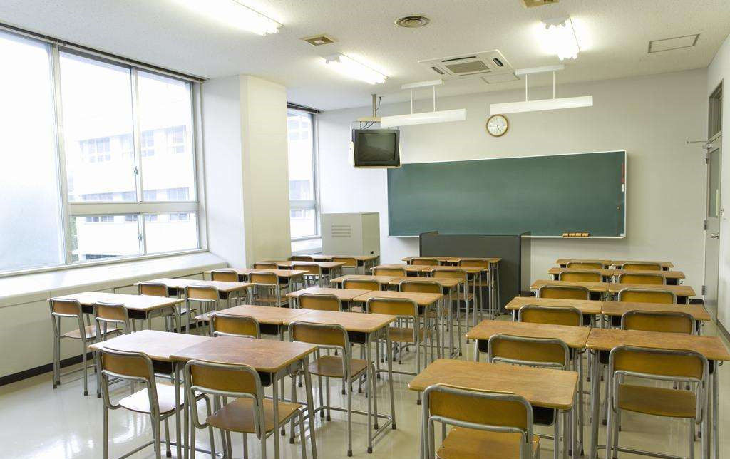 校舍裝修完買了400盆綠蘿凈化空氣，還有孩子開學(xué)***天就熏暈了！