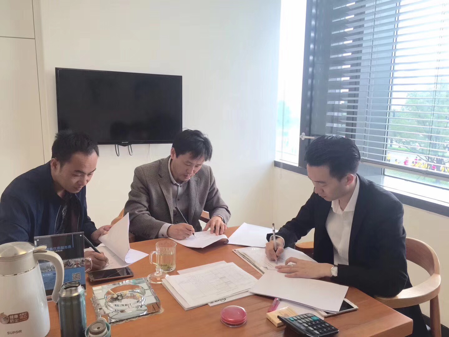 熱烈祝賀王總、葛總簽約創(chuàng)綠家蘇州市區(qū)級(jí)代理！