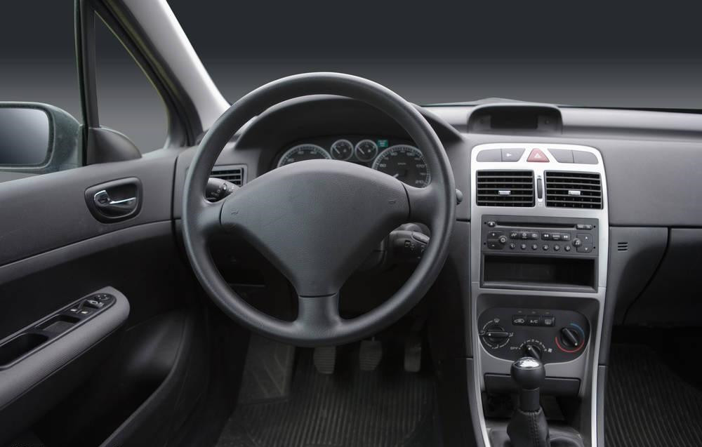 未經(jīng)過甲醛治理的新車，老人兒童不宜乘坐