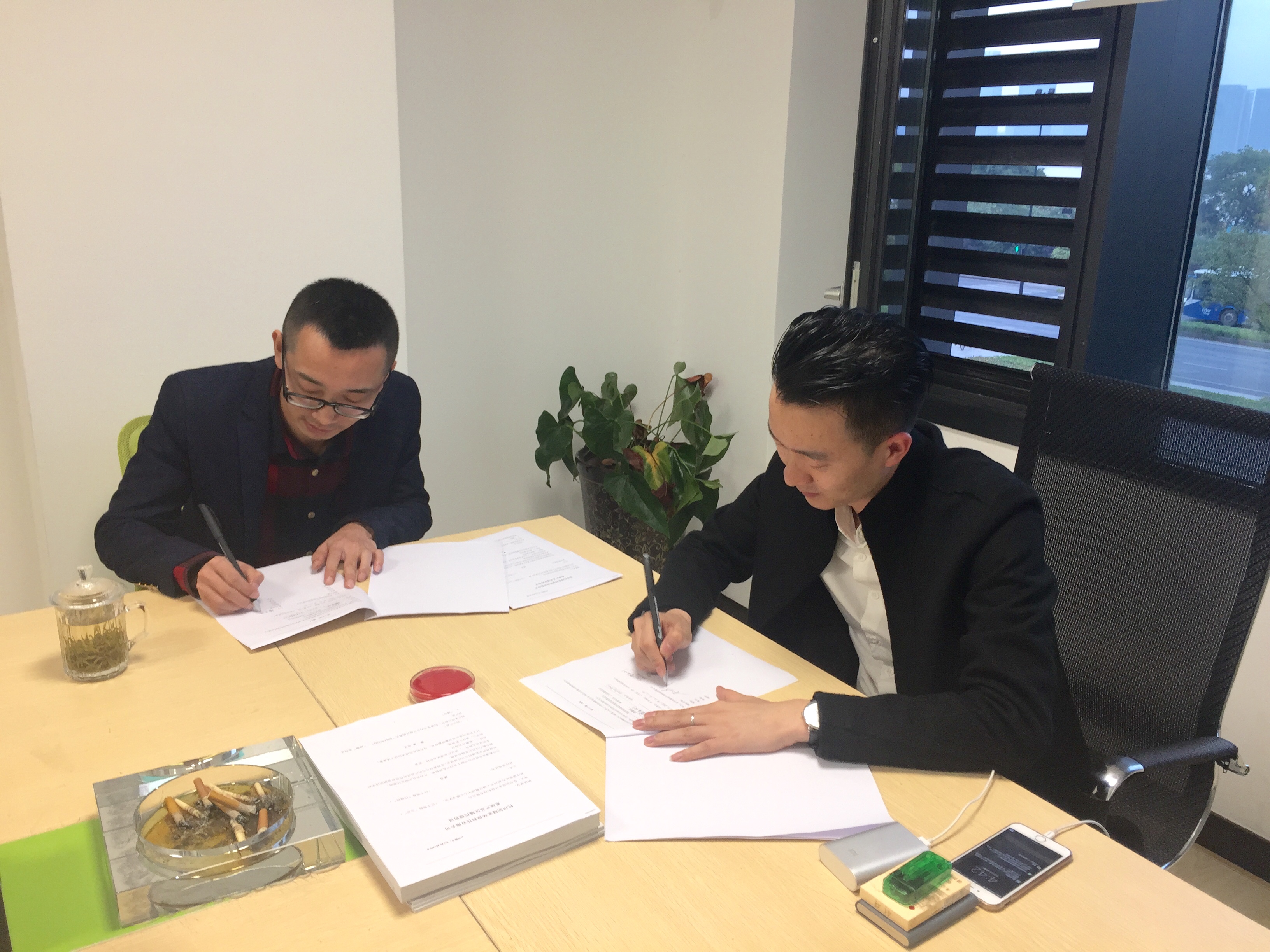 熱烈祝賀賀總簽約創(chuàng)綠家陜西省區(qū)級代理！