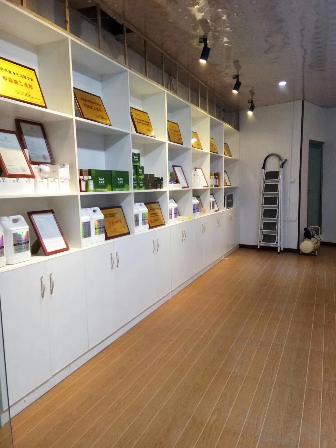 熱烈祝賀創(chuàng)綠家空氣治理惠水服務中心新落成！