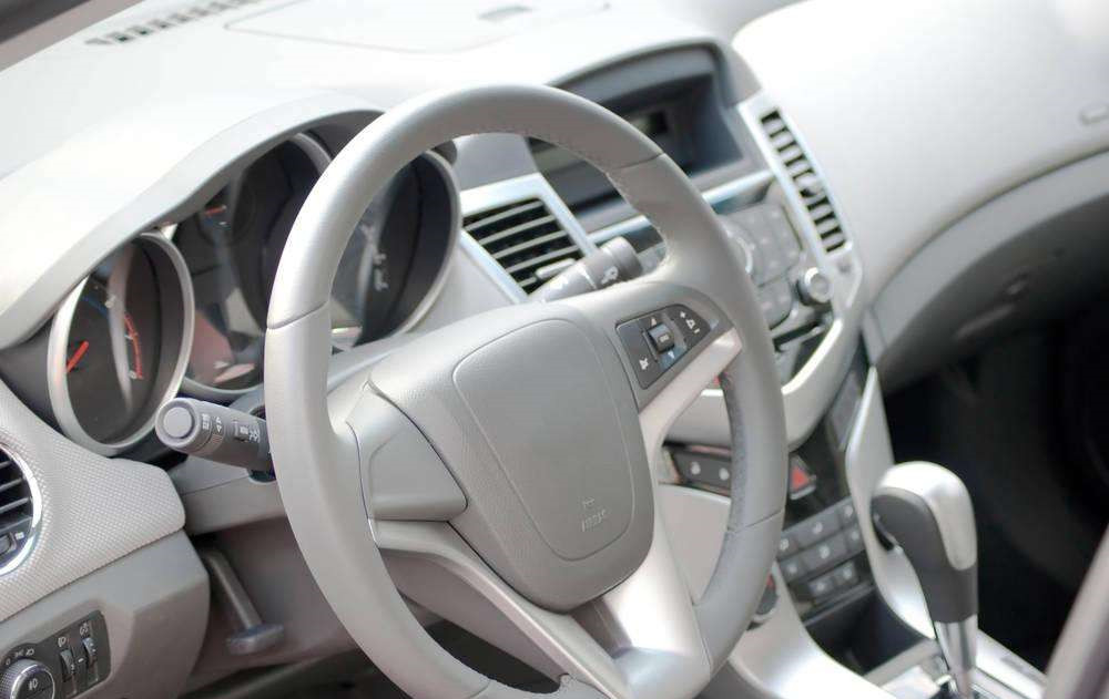 一輛汽車怎么能不受潮呢？