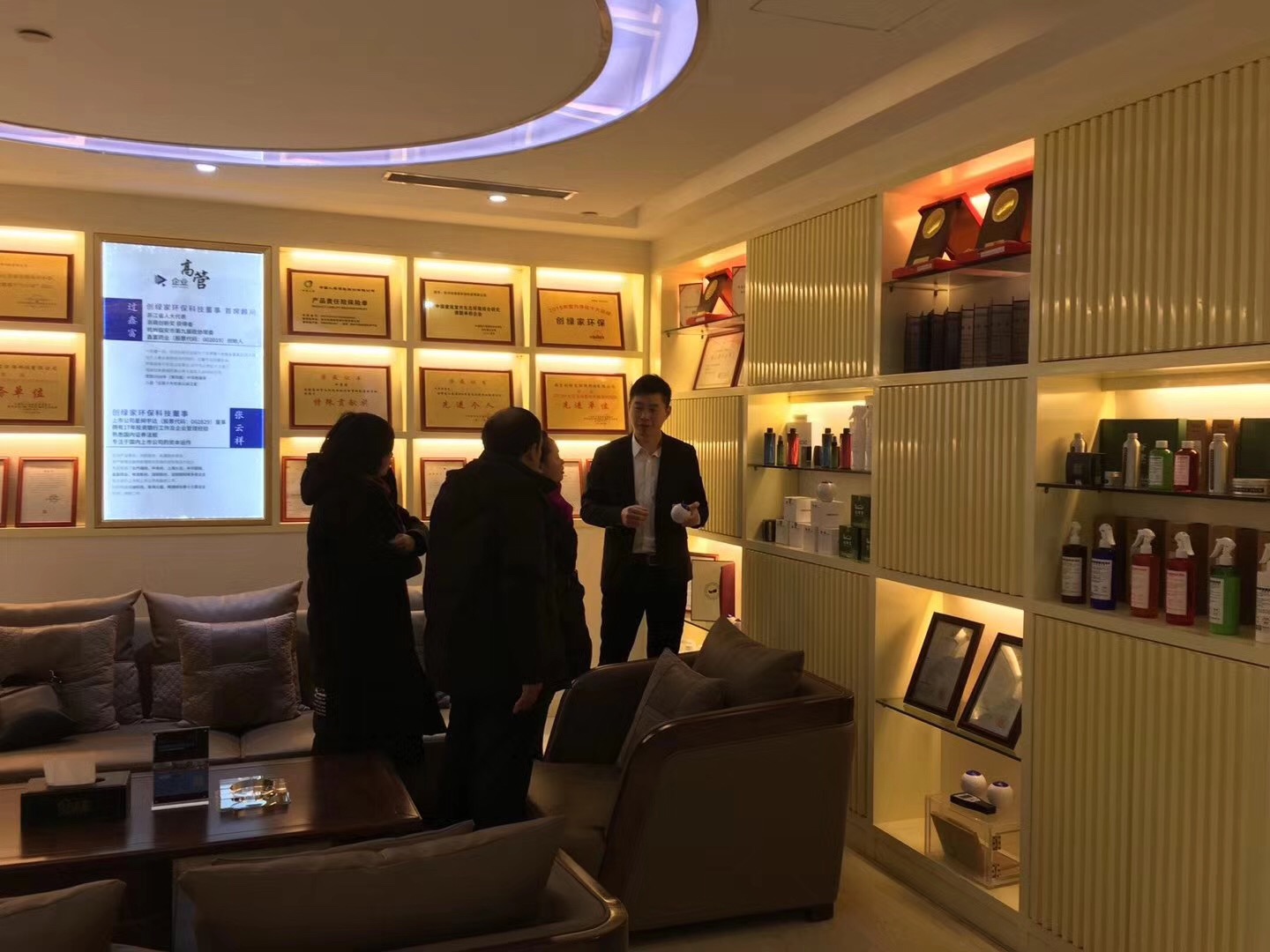 熱烈祝賀王總、葉總夫婦簽約創(chuàng)綠家湖北省縣級市代理！