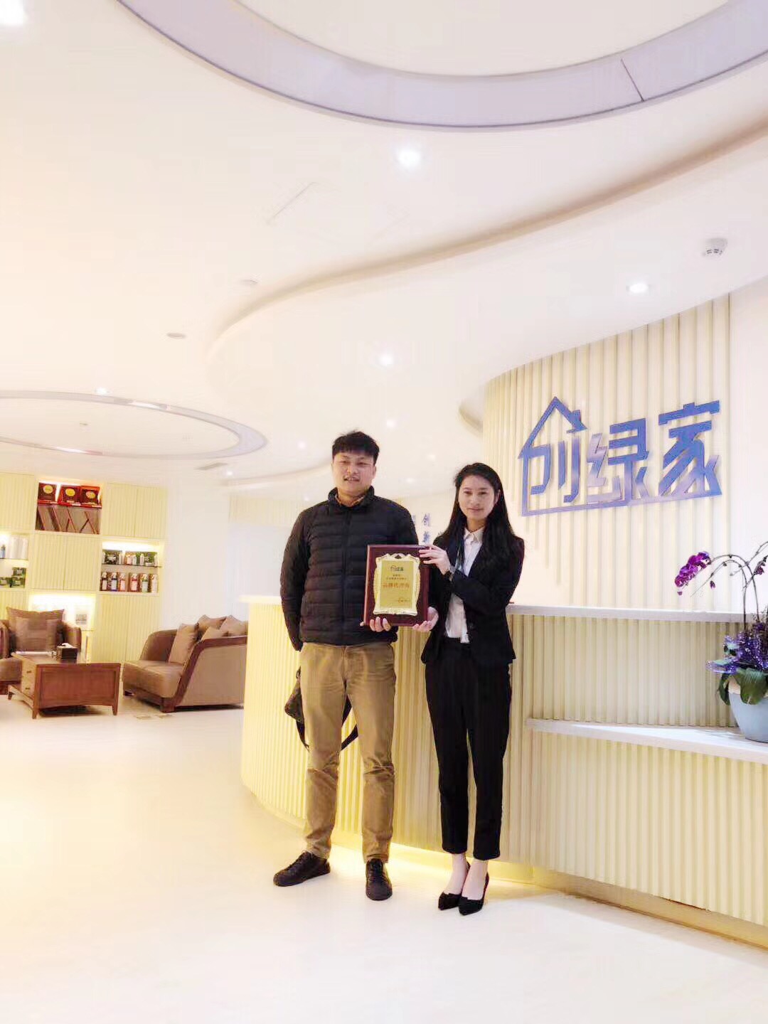 熱烈祝賀徐總簽約創(chuàng)綠家衢州市區(qū)級代理！