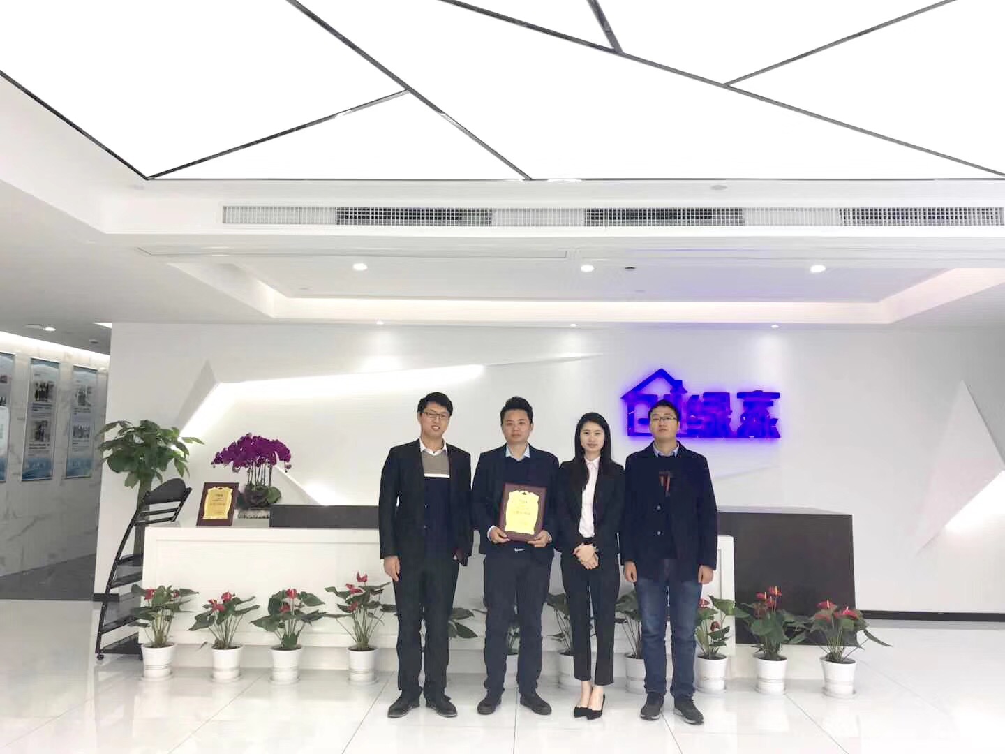 熱烈祝賀陳總、羅總、熊總簽約創(chuàng)綠家成都市區(qū)級代理！