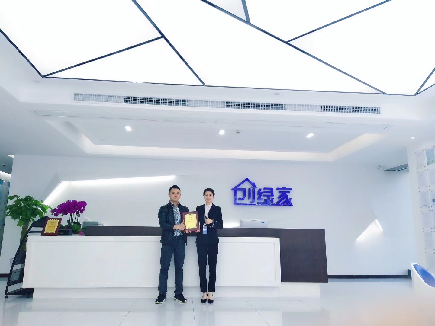 熱烈祝賀張總簽約創(chuàng)綠家重慶市區(qū)級代理！