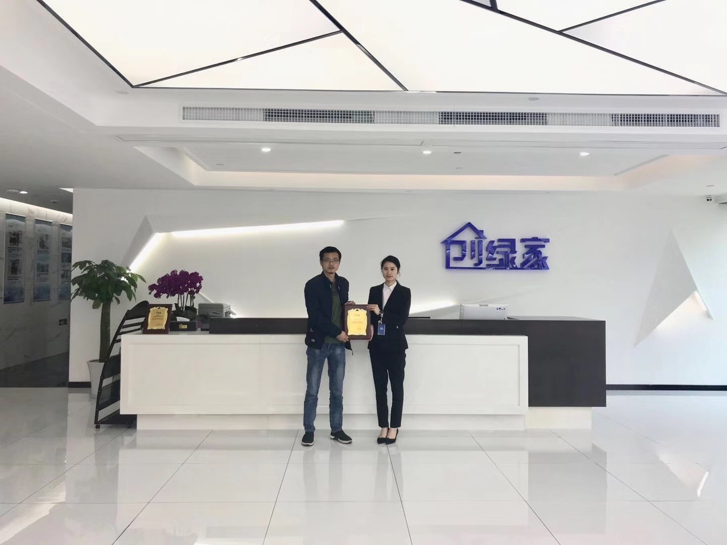 熱烈祝賀陳總簽約創(chuàng)綠家懷化市縣級代理！