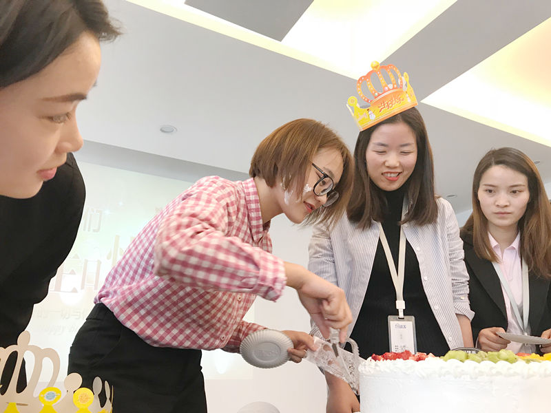 【4月生日會】業(yè)務很硬核，而我們只是甜美小公舉
