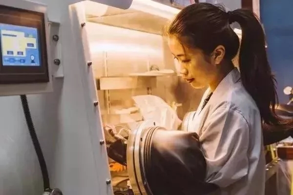 青春是用來奮斗的，除甲醛的青春最美麗！