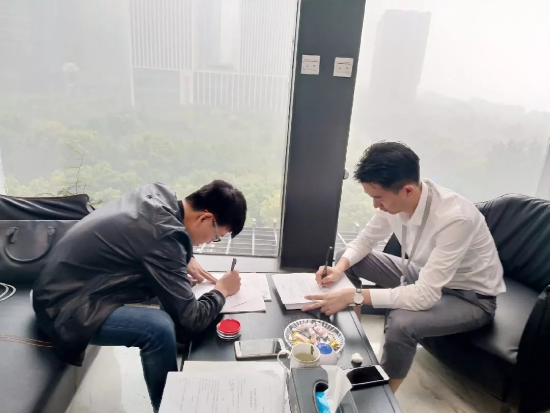 熱烈祝賀王總簽約創(chuàng)綠家遂川市縣級市代理！