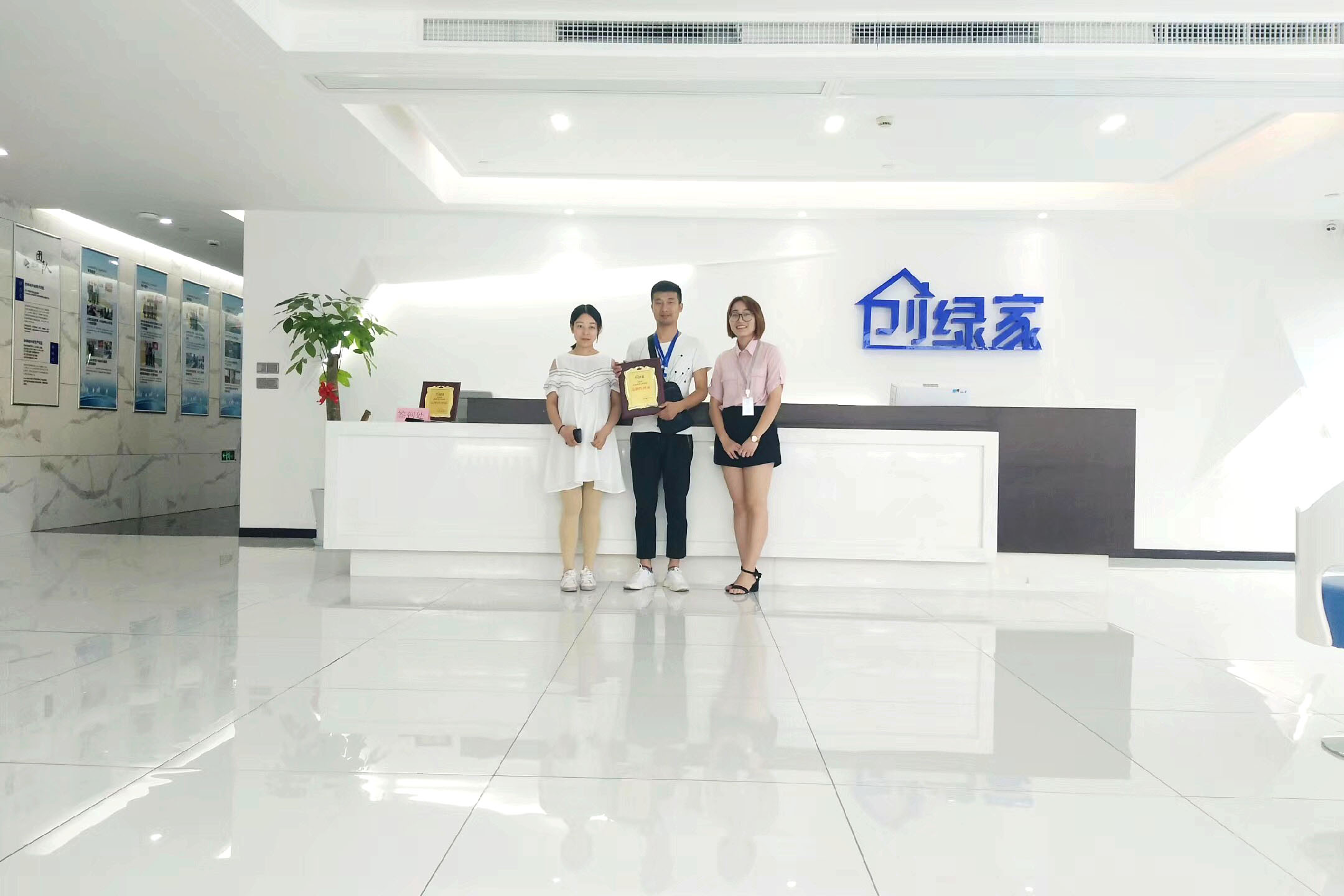 熱烈祝賀段總夫婦簽約創(chuàng)綠家宜昌市區(qū)級代理！