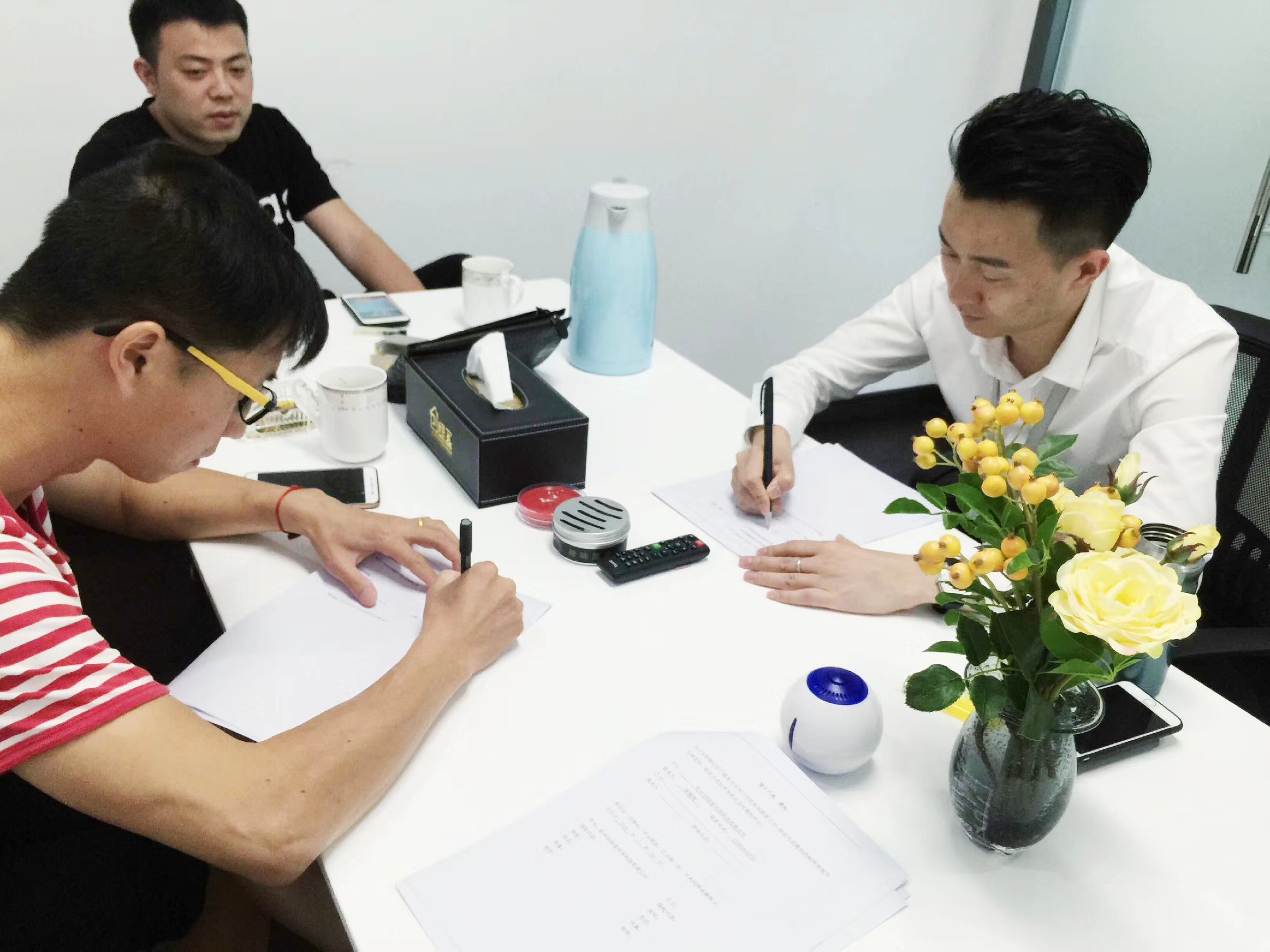 熱烈祝賀胡總、王總團(tuán)隊(duì)簽約創(chuàng)綠家上饒市縣級(jí)代理！