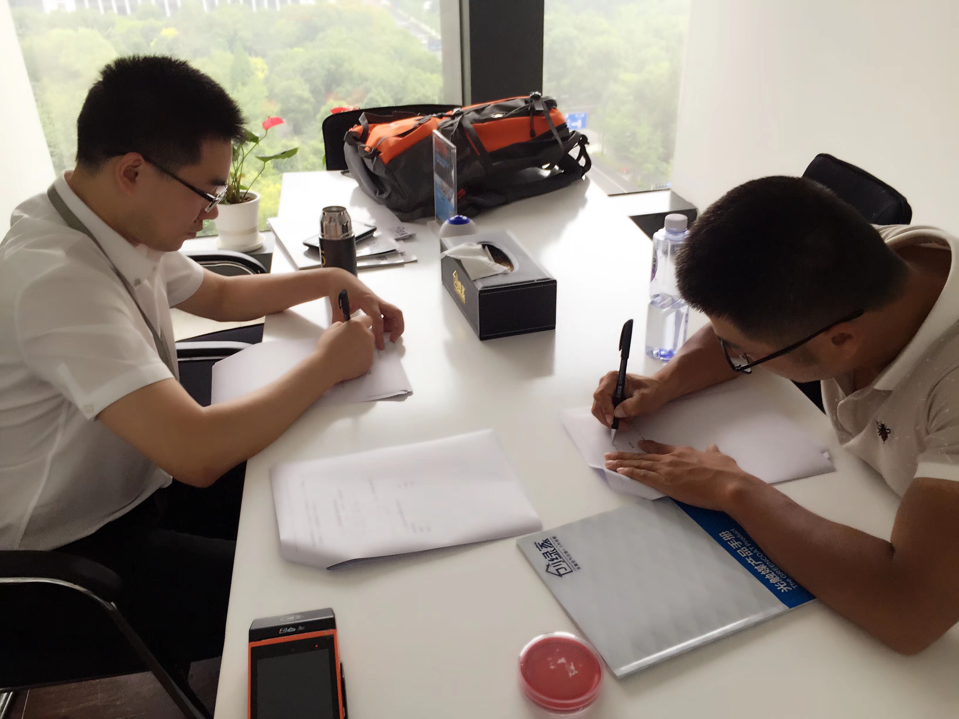 熱烈祝賀代總簽約創(chuàng)綠家南充市區(qū)級代理！