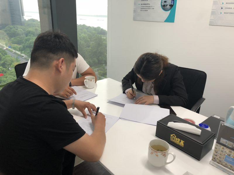 熱烈祝賀于總、沙總簽約創(chuàng)綠家阜陽市區(qū)級(jí)代理！