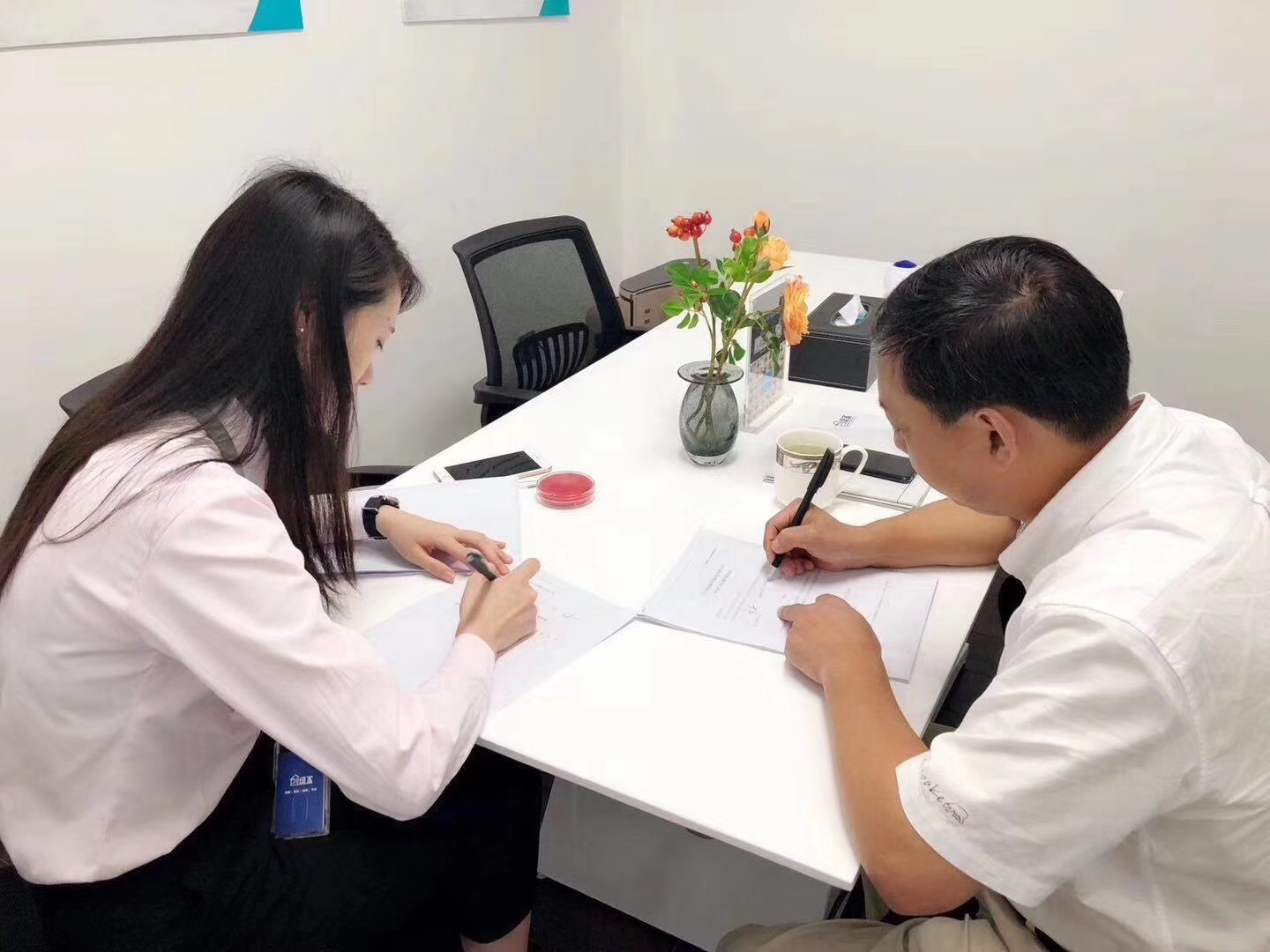 熱烈祝賀肖總簽約創(chuàng)綠家溫州市區(qū)級代理！