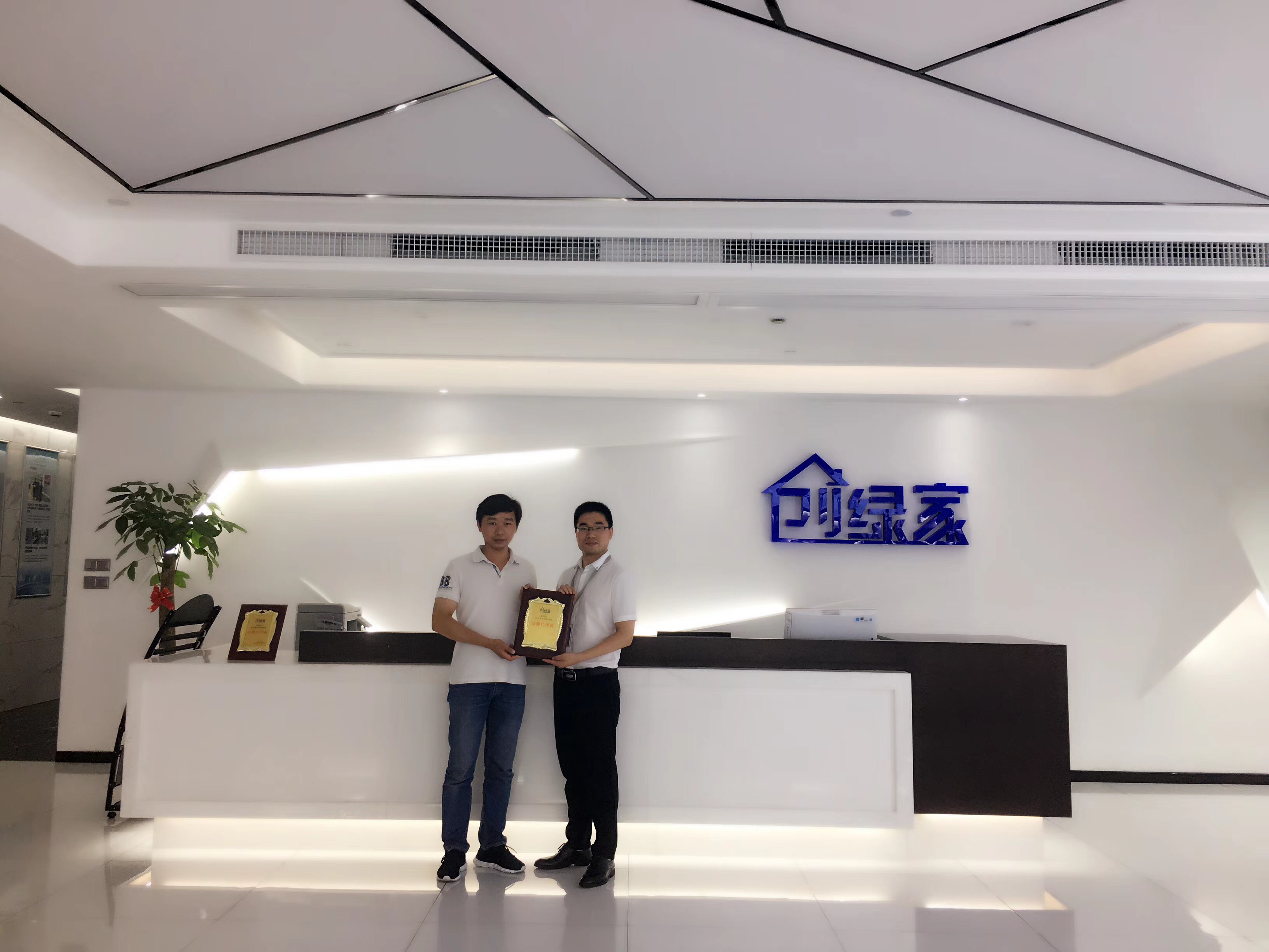 熱烈祝賀陳總簽約創(chuàng)綠家鄂爾多斯市區(qū)級(jí)代理！