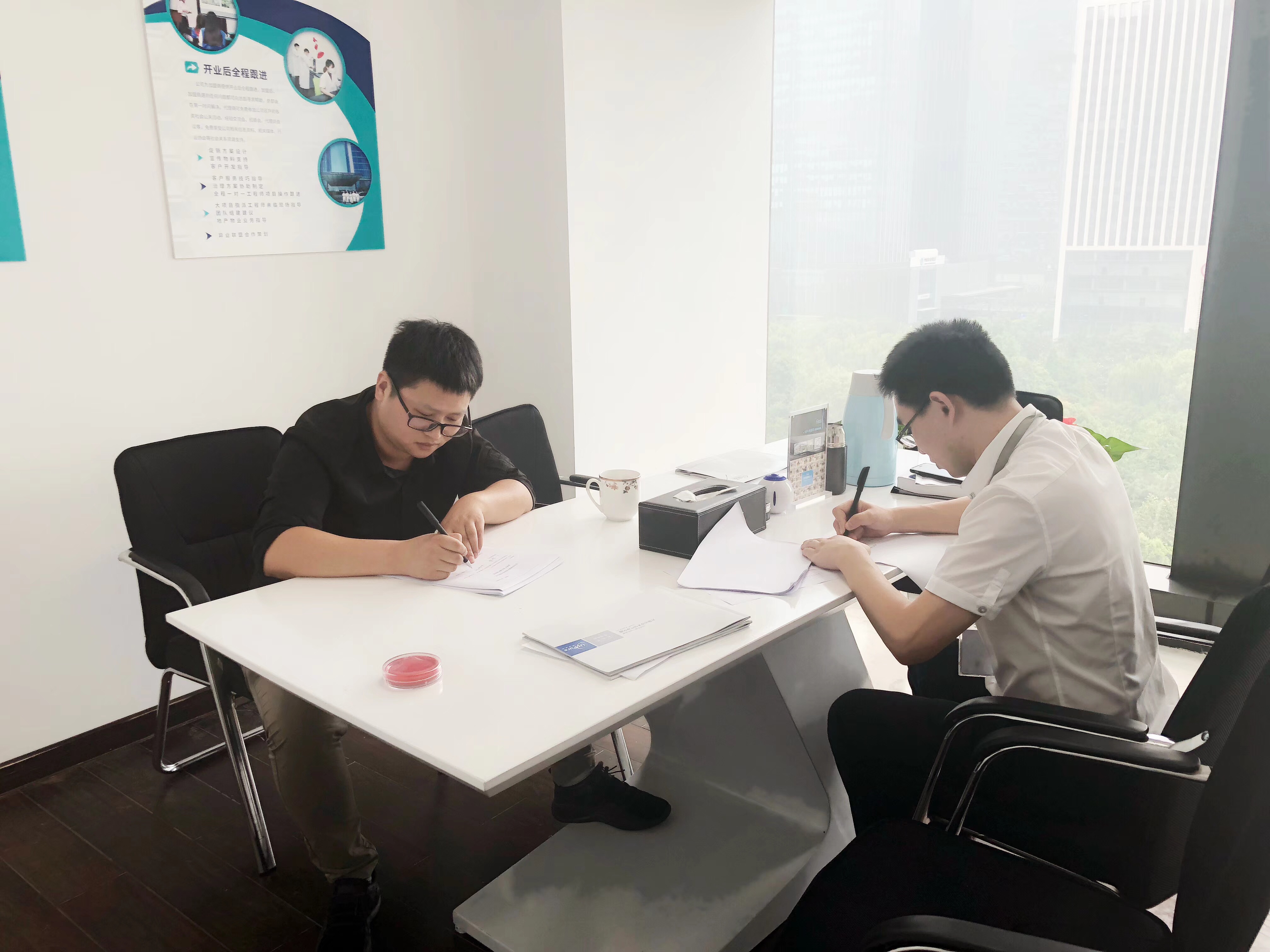 熱烈祝賀張總簽約創(chuàng)綠家除甲醛常州市區(qū)級加盟代理！