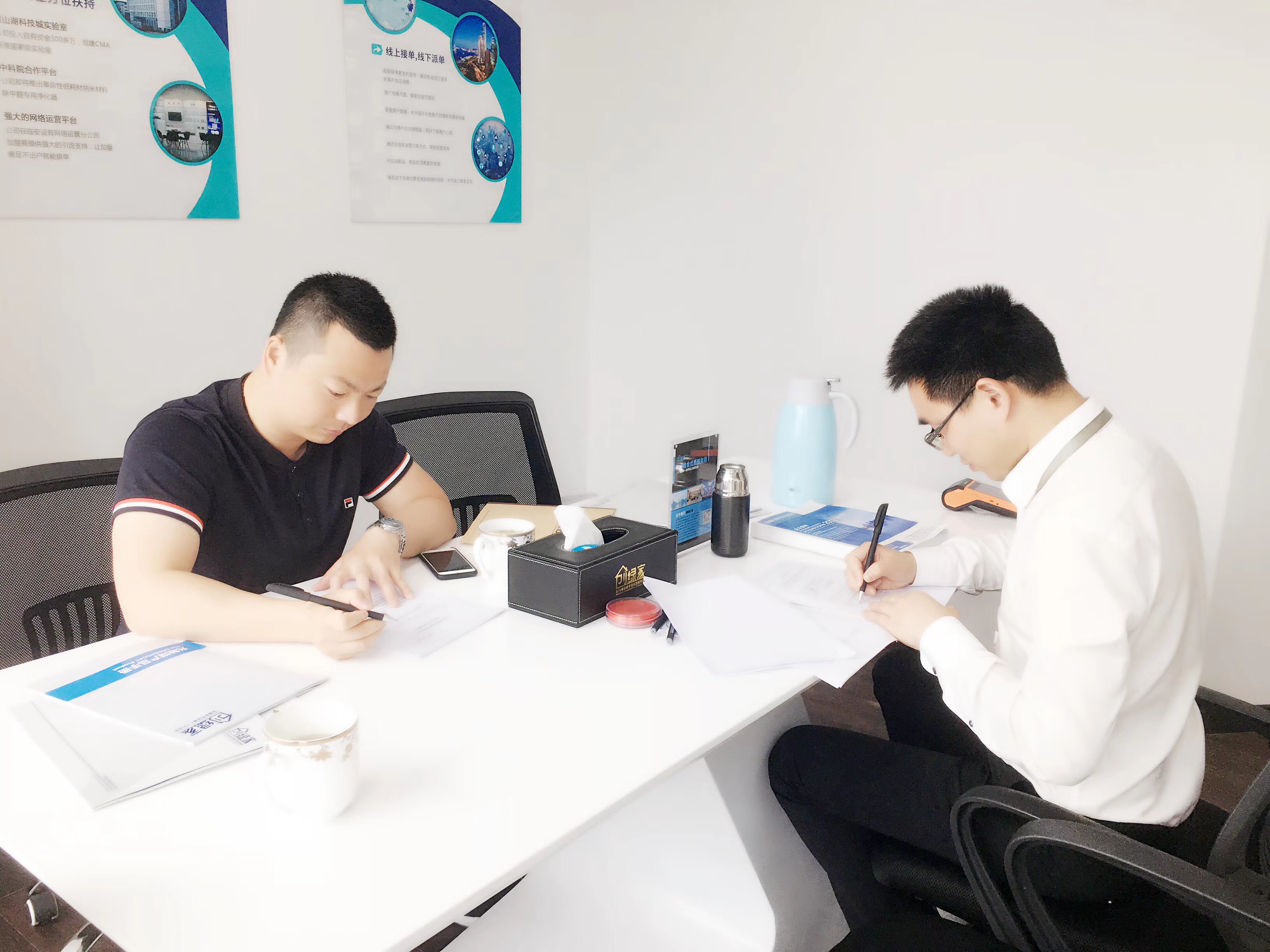 熱烈祝賀馬總夫婦簽約創(chuàng)綠家揚(yáng)州市區(qū)級(jí)代理！