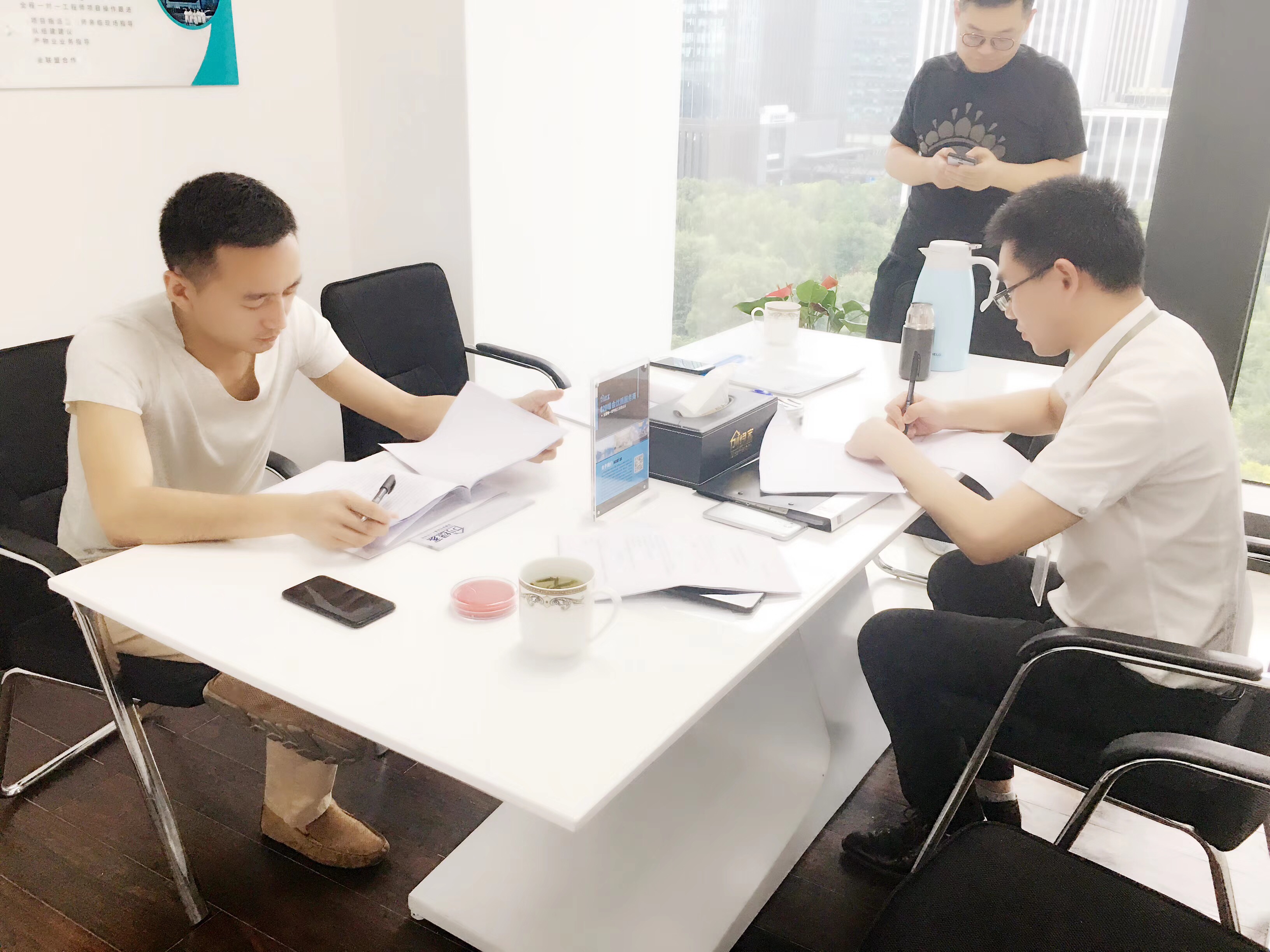 熱烈祝賀胡總團(tuán)隊簽約創(chuàng)綠家眉山市區(qū)級代理！