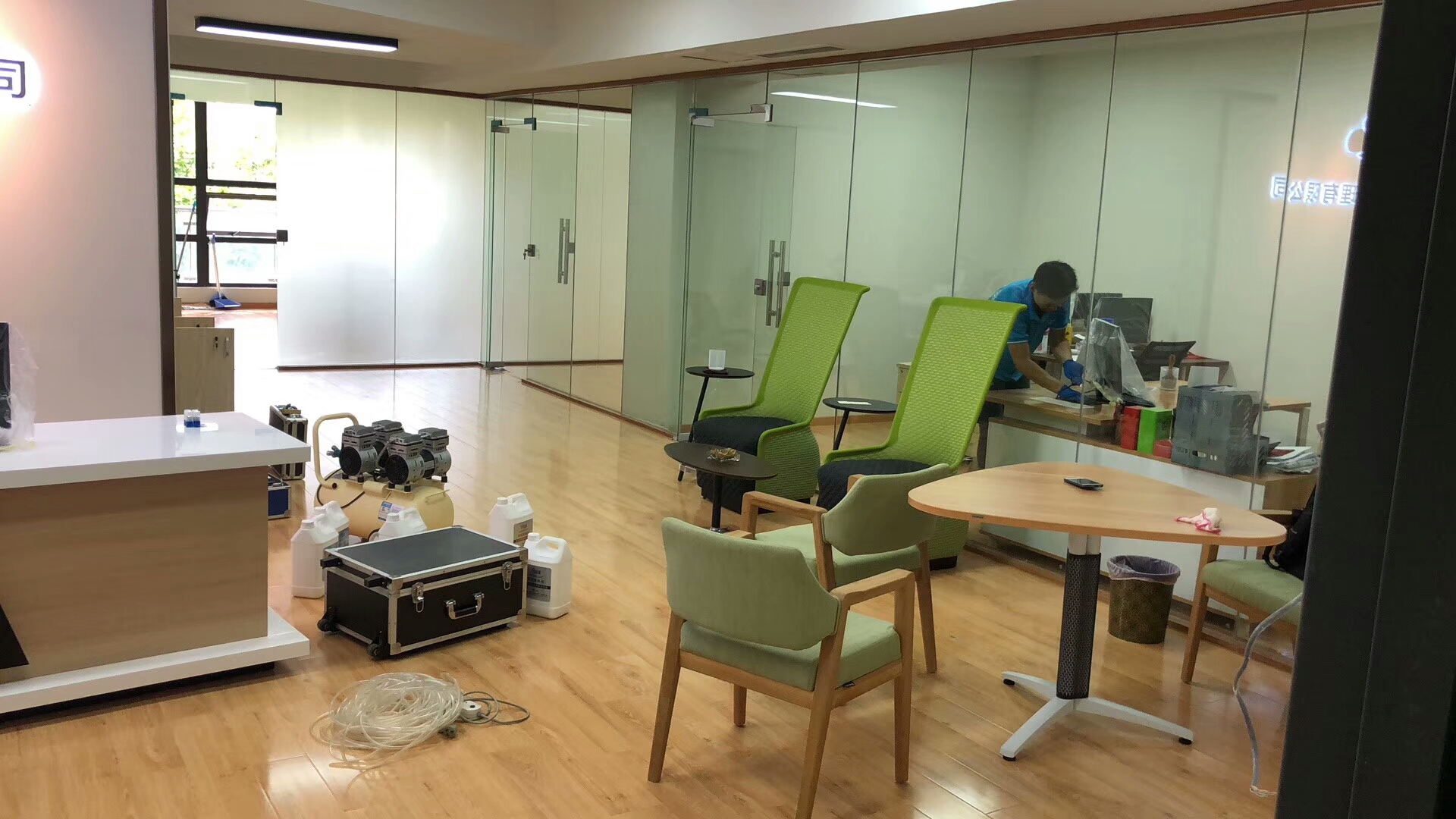 長(zhǎng)發(fā)銀座辦公樓室內(nèi)空氣治理 長(zhǎng)發(fā)銀座辦公樓室內(nèi)空氣治理