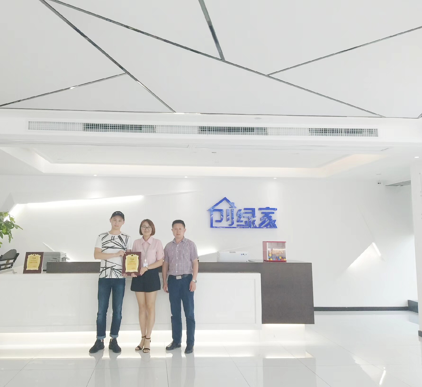 熱烈祝賀張總簽約創(chuàng)綠家重慶市區(qū)級代理！