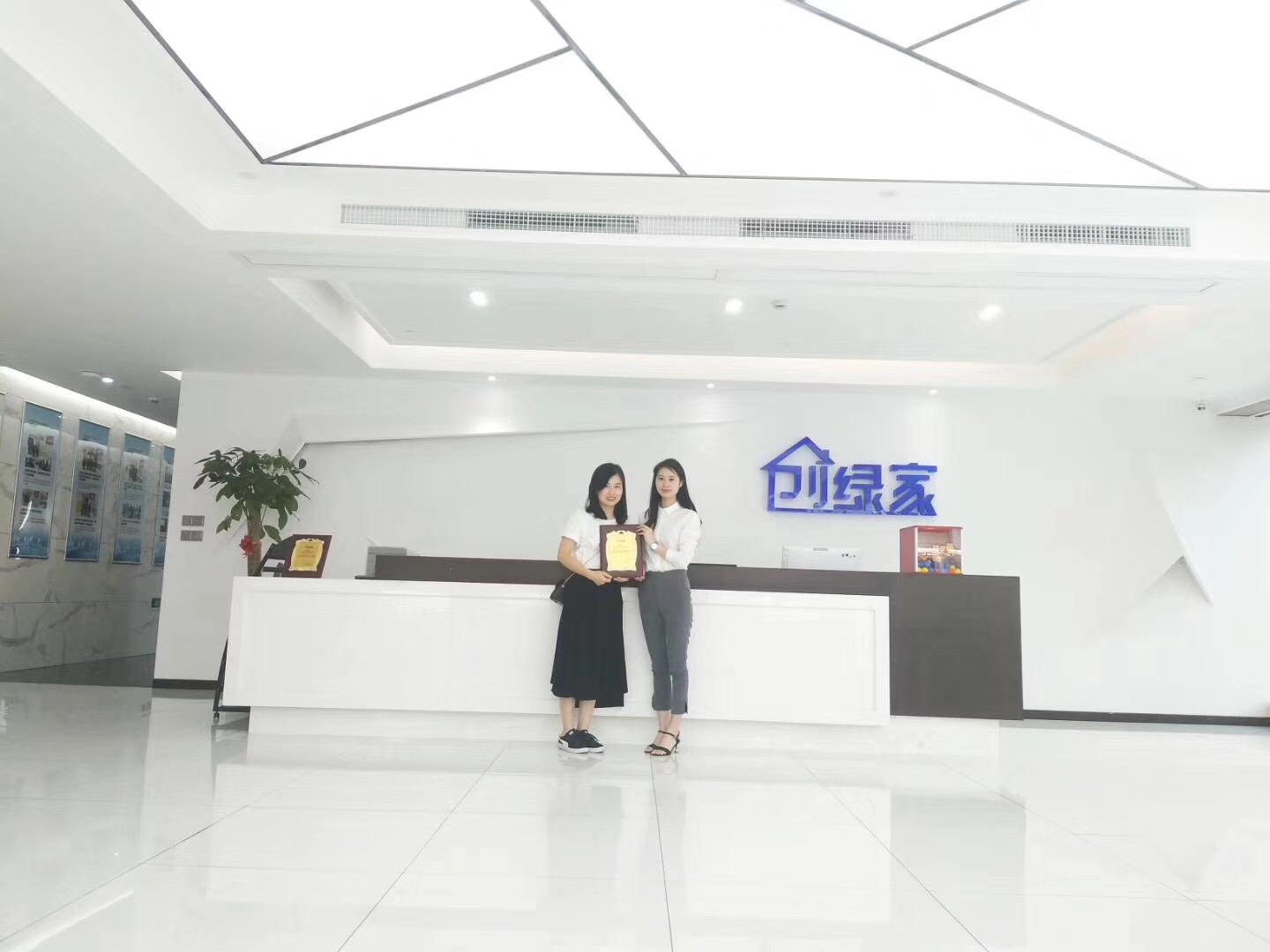 熱烈祝賀姚總、張總夫婦簽約創(chuàng)綠家揚(yáng)州市區(qū)級(jí)代理！