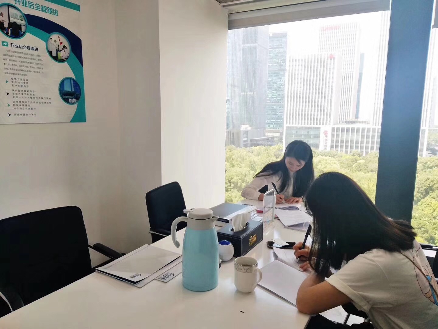 熱烈祝賀姚總、張總夫婦簽約創(chuàng)綠家揚(yáng)州市區(qū)級(jí)代理！