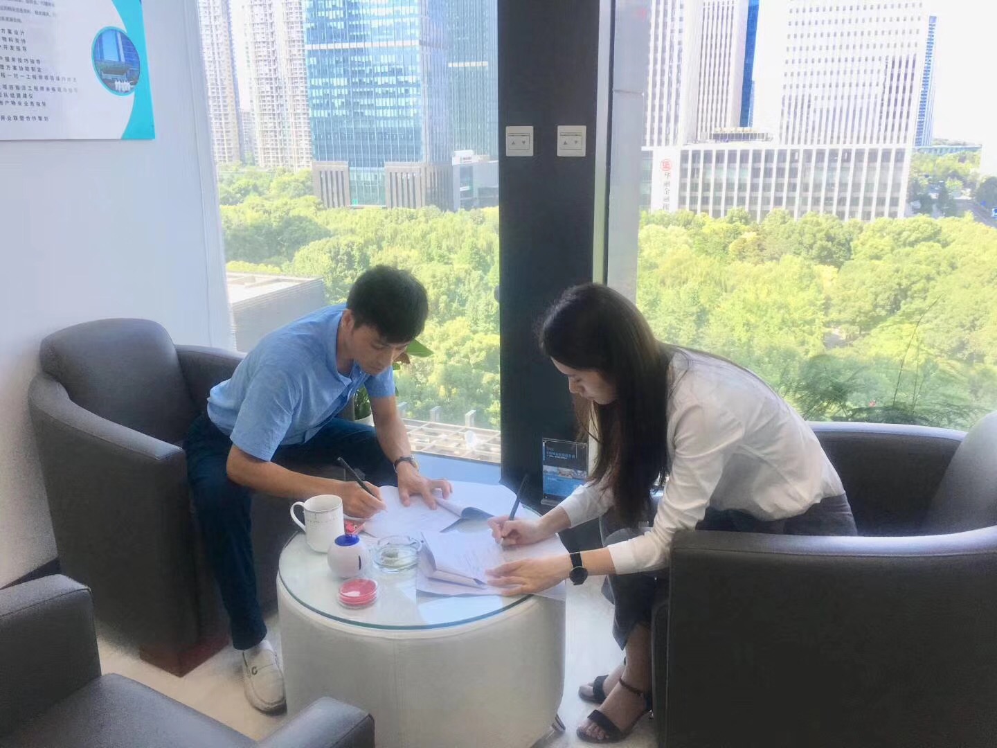 熱烈祝賀孫總簽約創(chuàng)綠家鎮(zhèn)江市區(qū)級代理！