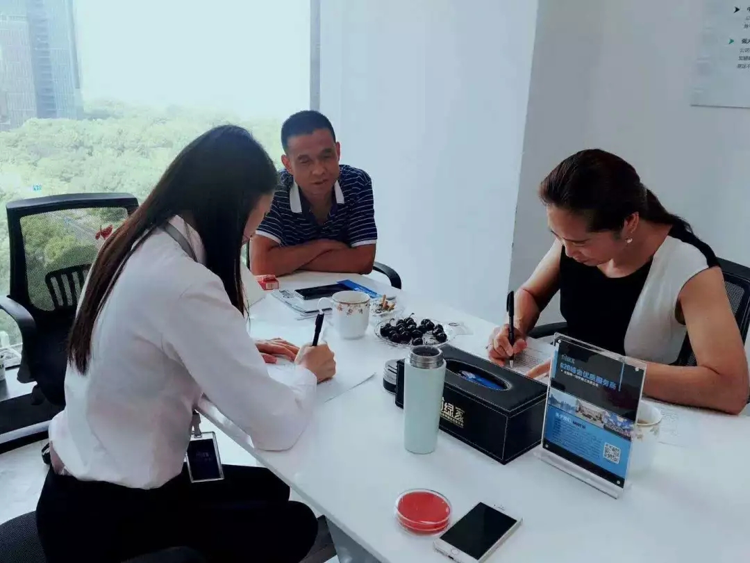 熱烈祝賀李總簽約創(chuàng)綠家河南省區(qū)級代理！