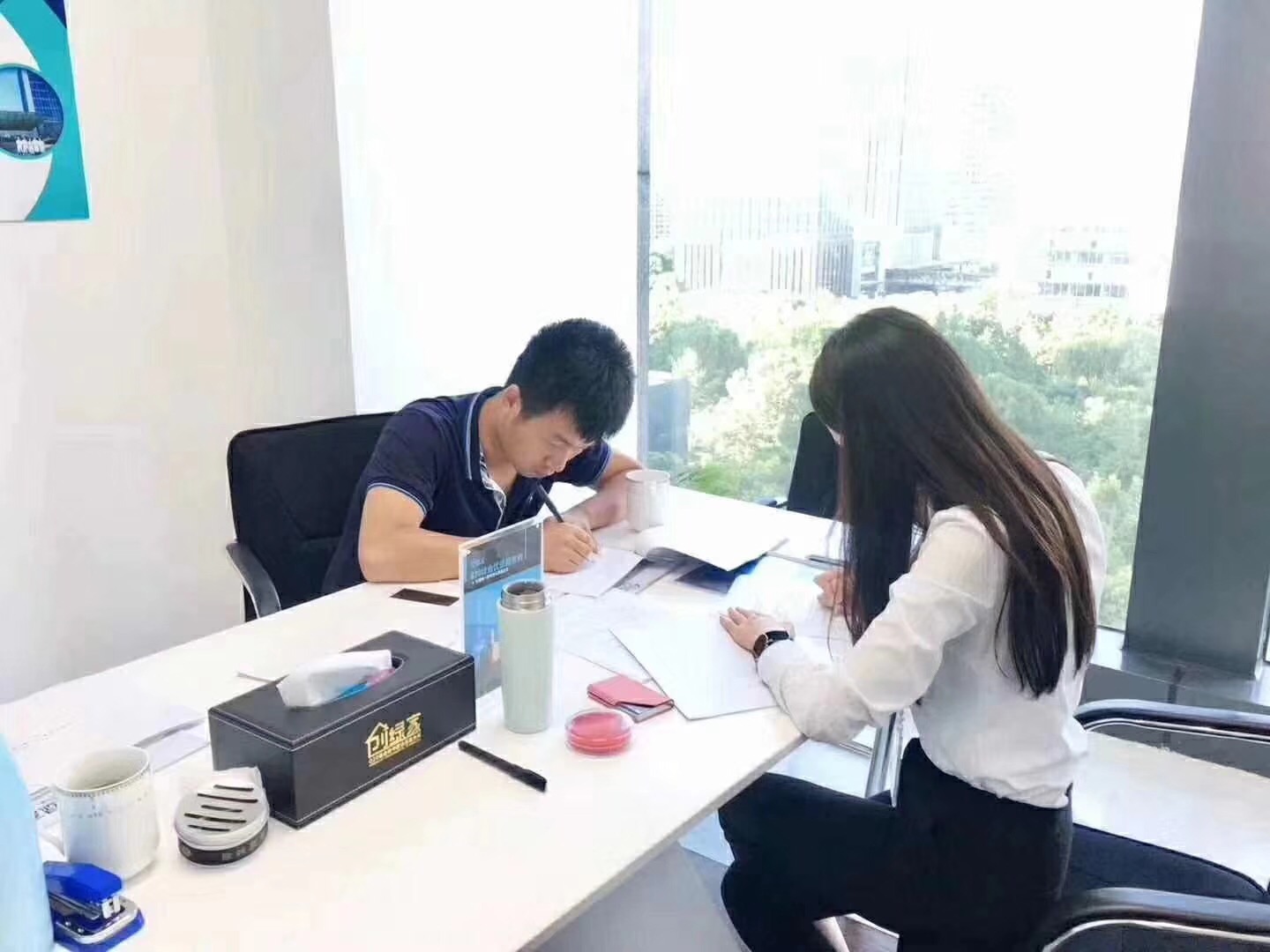 熱烈祝賀馮總、毛總簽約創(chuàng)綠家江蘇省縣級(jí)市代理！