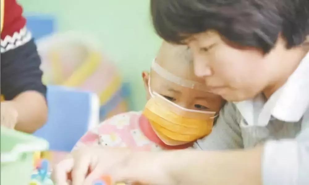 4歲男孩和媽媽辦“婚禮”，真相令人淚崩！