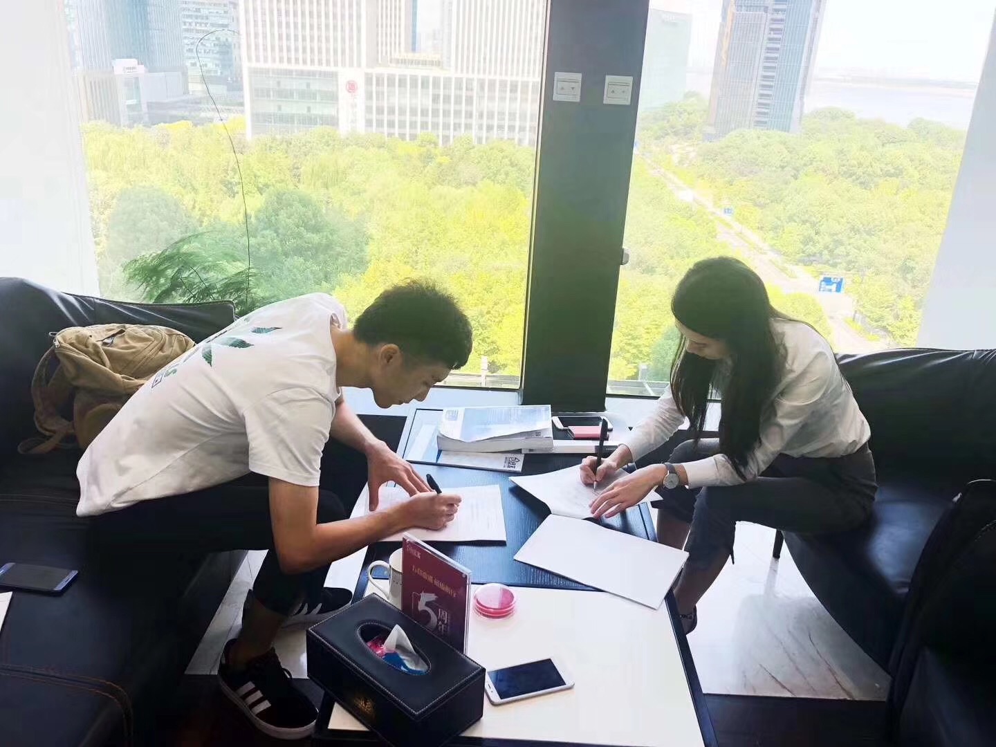 熱烈祝賀陳總簽約創(chuàng)綠家溫州市縣級代理！