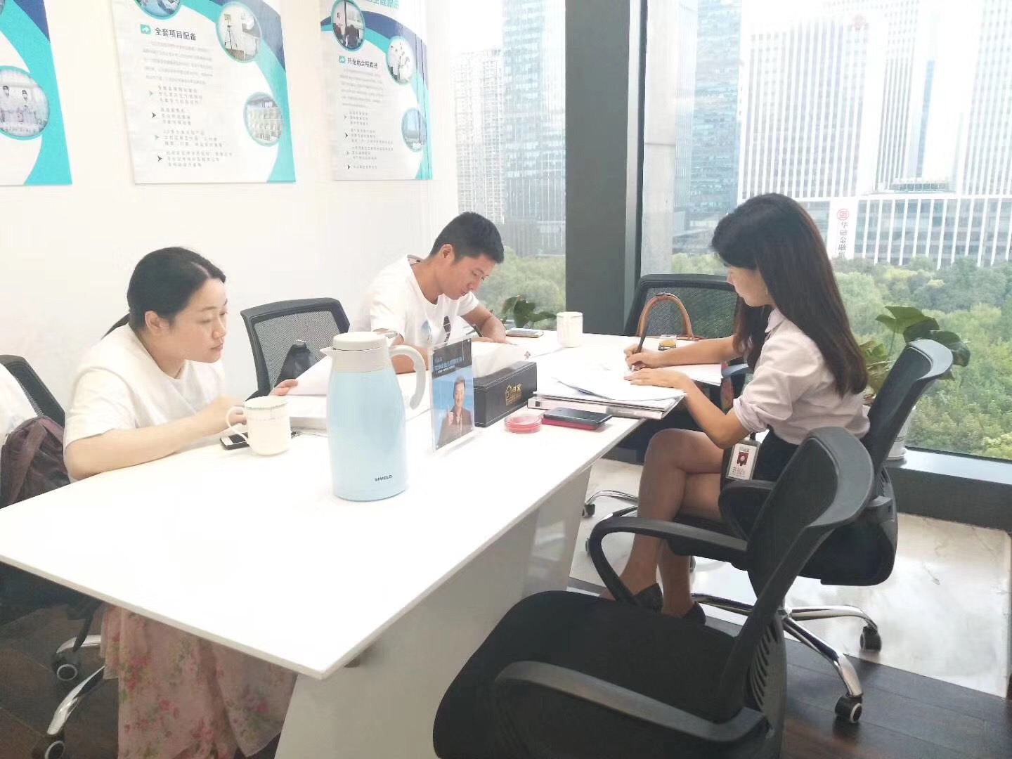 熱烈祝賀曾總簽約創(chuàng)綠家溫州市縣級(jí)代理！