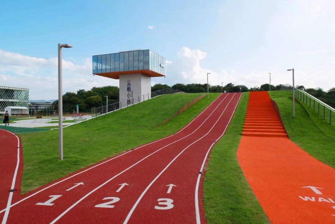 對(duì)“毒跑道”說不，中小學(xué)塑膠跑道出強(qiáng)制新國(guó)標(biāo)：甲醛不得高于0.4mg