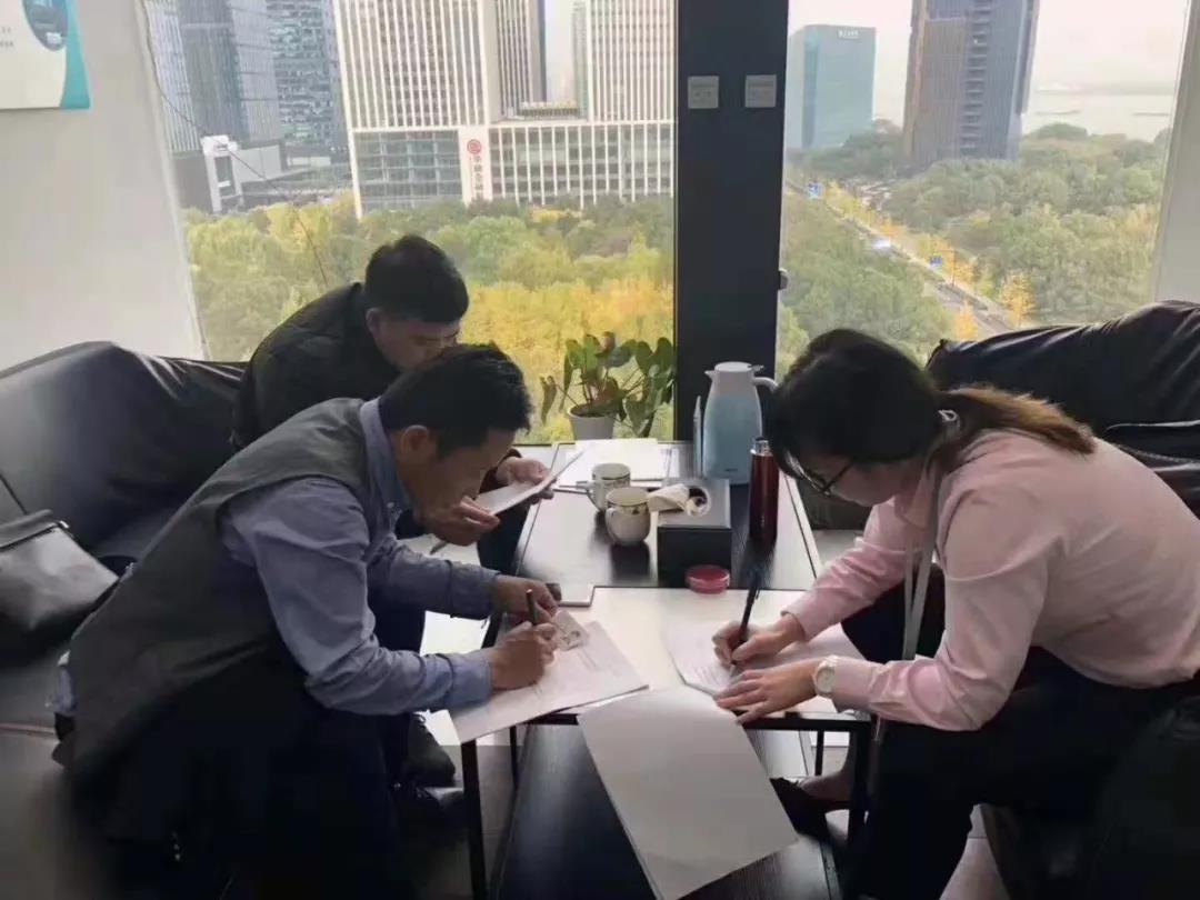 熱烈祝賀胡總簽約創(chuàng)綠家佛山市區(qū)級代理！