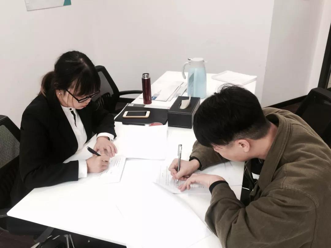 熱烈祝賀夏總簽約創(chuàng)綠家武漢市區(qū)級代理！