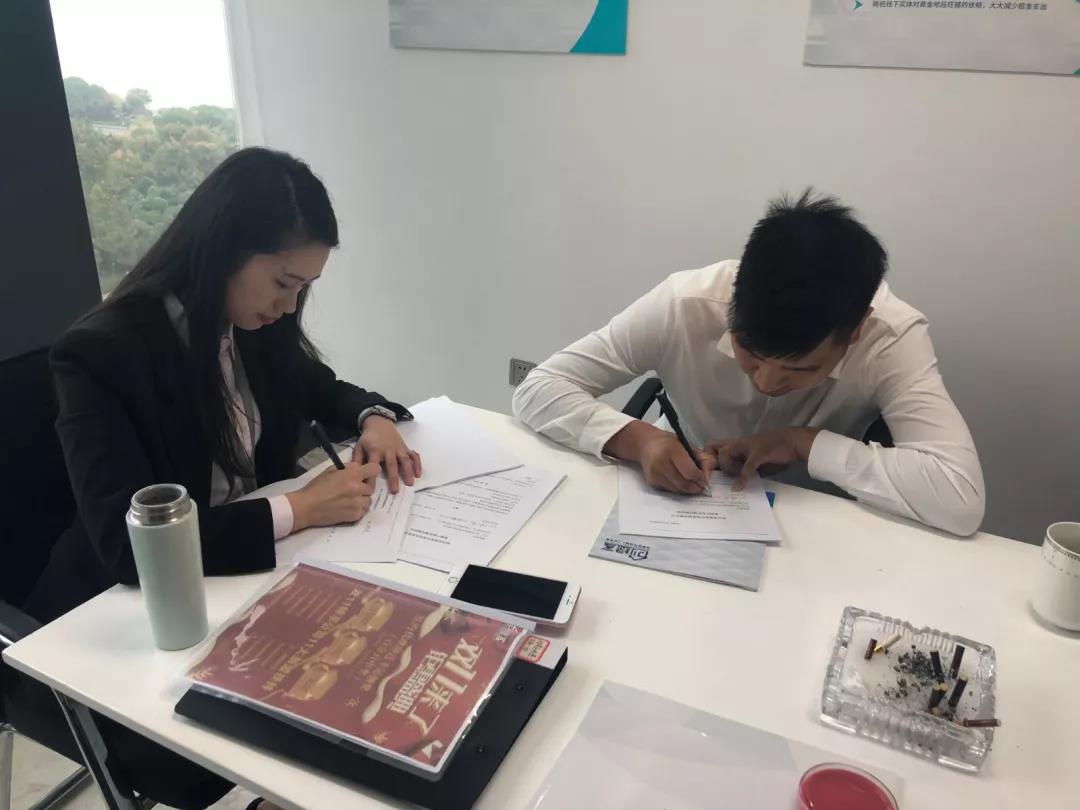 熱烈祝賀陳總、徐總、王總簽約創(chuàng)綠家杭州市區(qū)級代理！