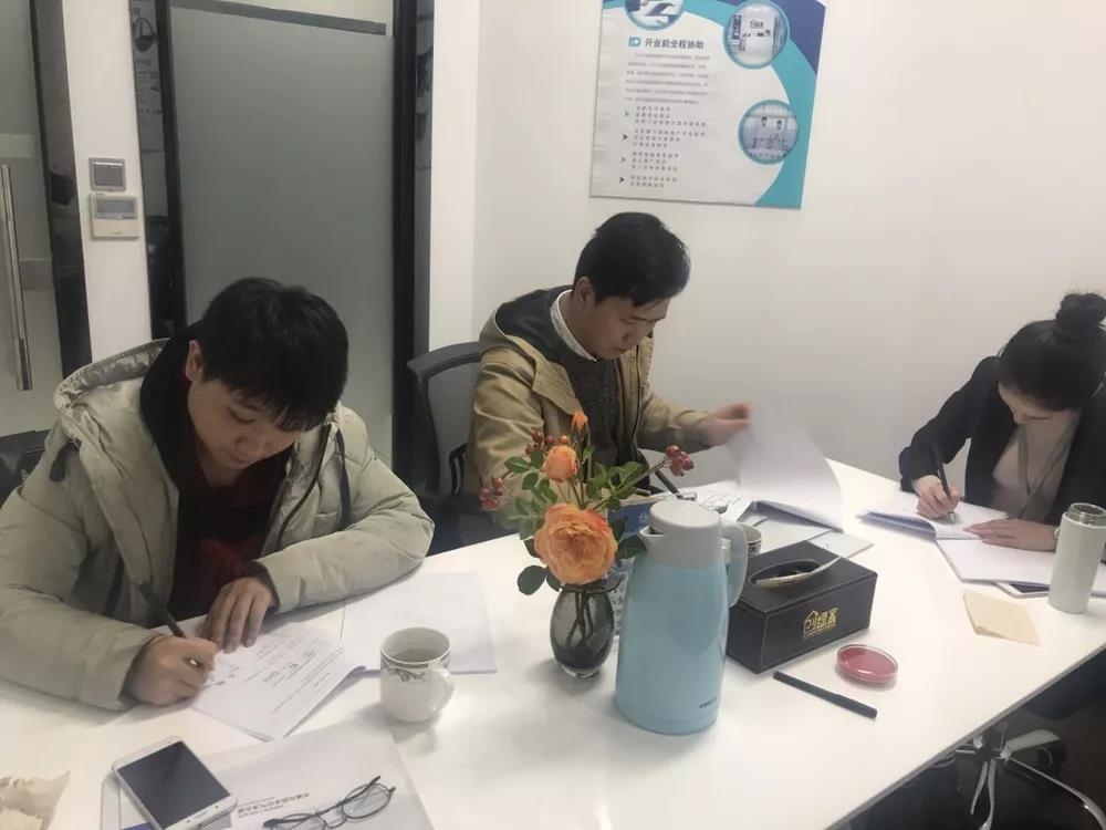 熱烈祝賀黃總簽約創(chuàng)綠家江西萍鄉(xiāng)市區(qū)級(jí)代理！