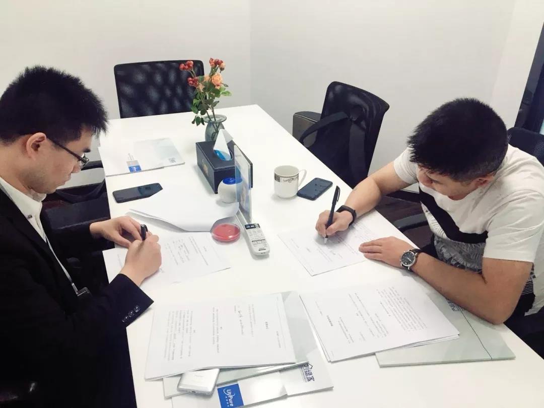 熱烈祝賀鐘總簽約創(chuàng)綠家廈門市區(qū)級(jí)代理！