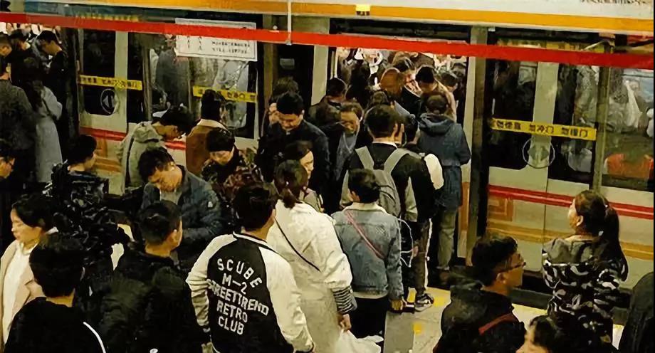 @1895.37萬游客 創(chuàng)綠家地鐵廣告看到了嗎？