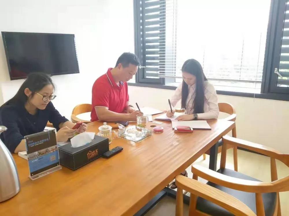 熱烈祝賀余總續(xù)約創(chuàng)綠家海南省三亞市區(qū)級(jí)代理！